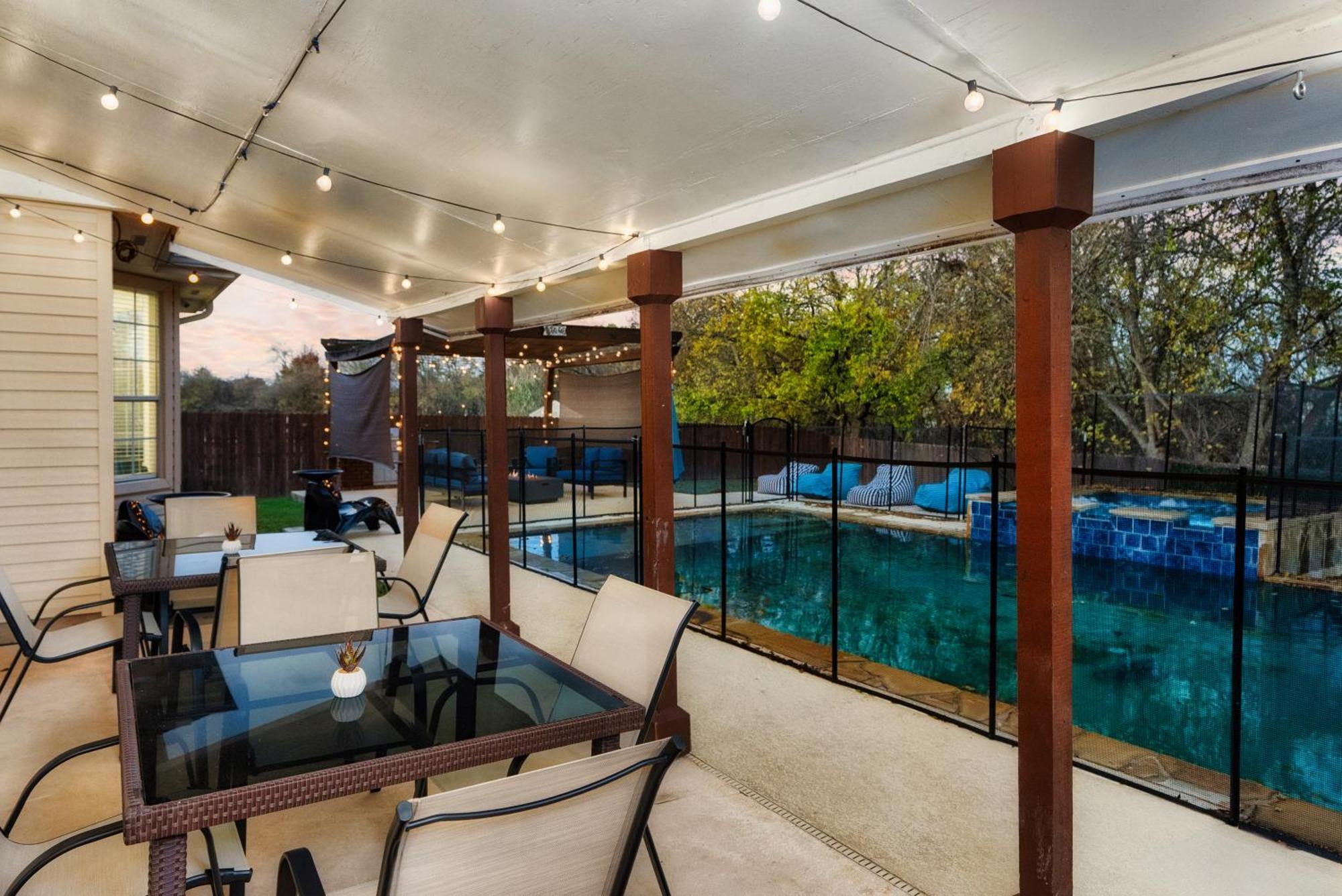 Stunning Family Home With Pool & Hot Tub - Sleeps 17 Pflugerville Extérieur photo